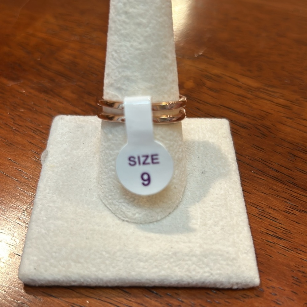 LAB created Emerald ring size 9 - Picture 3 of 3